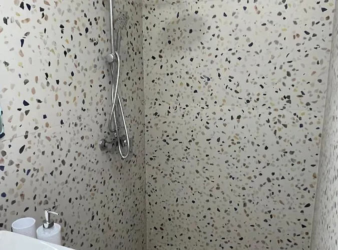 Gold House * דורס