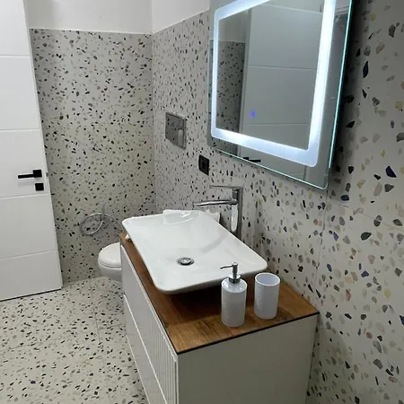 아파트 Gold House *