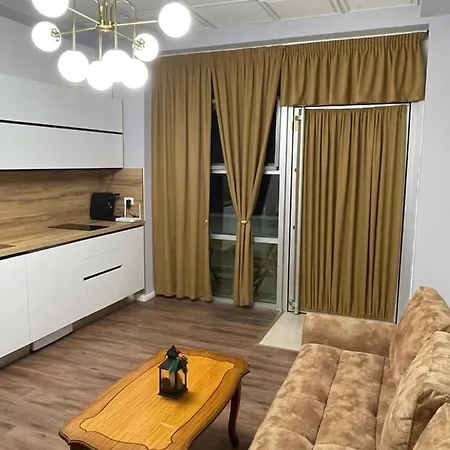 Gold House Apartment *